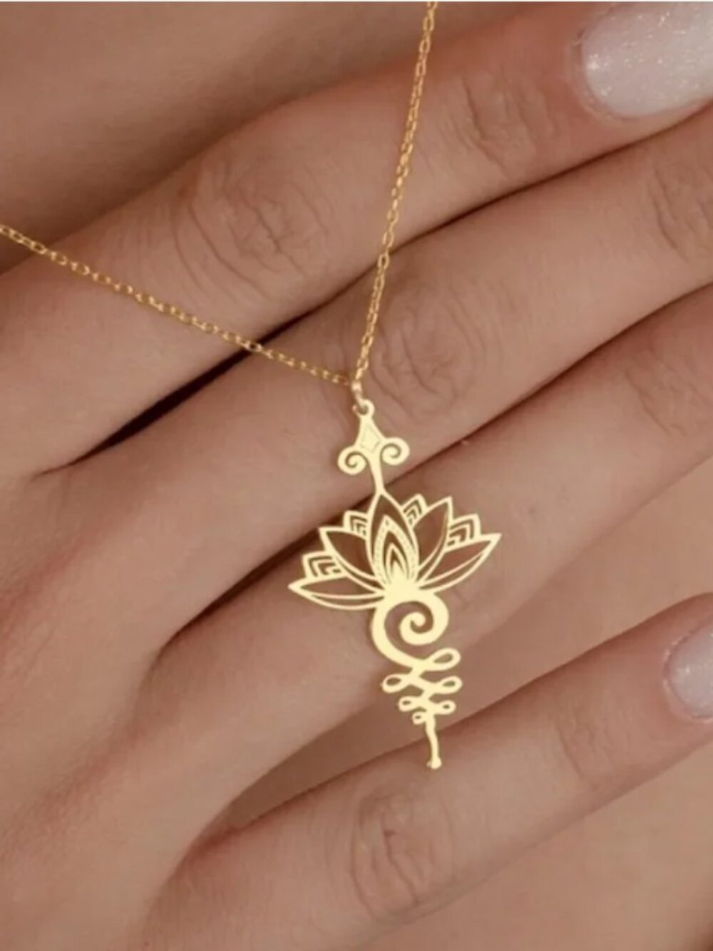 NEW Goldtone Lotus Pendant Necklace - 18"